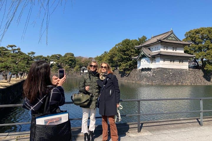 Tokyo's Imperial Palace East Gardens & Edo Castle: Private 2-Hour Historical Walking Tour photo 2
