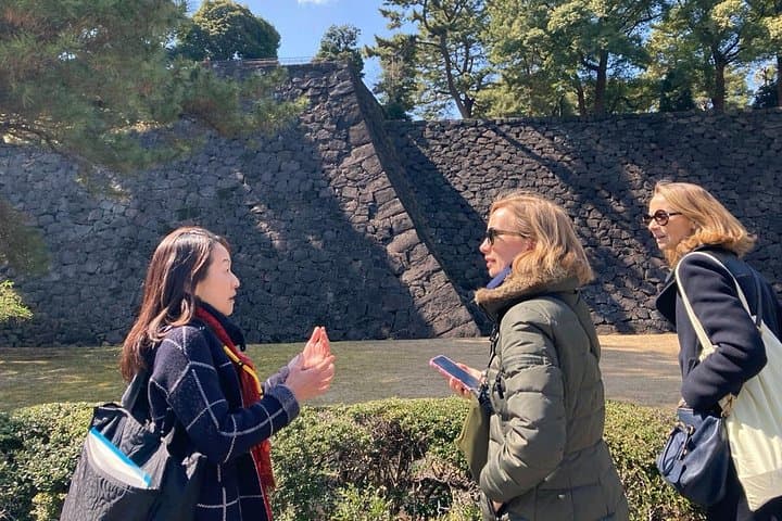 Tokyo's Imperial Palace East Gardens & Edo Castle: Private 2-Hour Historical Walking Tour photo 4