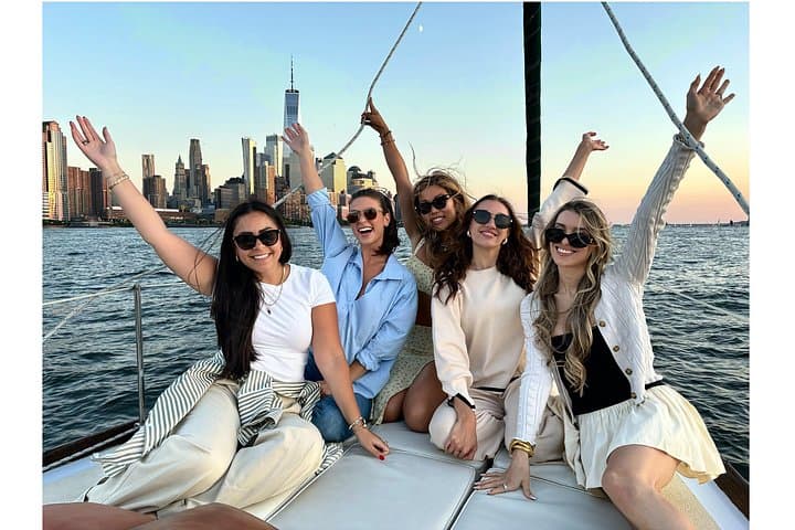 Private Classic Sailboat Tour of NYC Harbor — Statue of Liberty & Manhattan Skyline photo 4