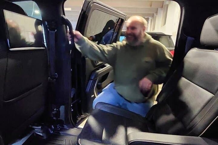 Miami private hotel to airport black car transfer photo 6