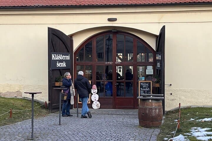 Classic Car Tour of Prague's Beverly Hills, Castle Views & Panoramas photo 4
