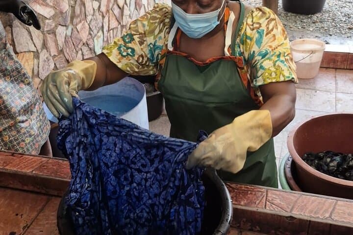 Hands-On Batik & Kente Weaving with Accra Art Center Market Experience photo 6