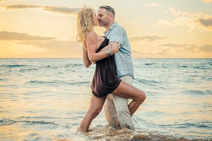 Sunset Couples Photoshoot on Maui Beaches: What to Expect and How to Prepare photo 1