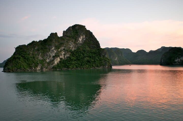 14-Day Classic Highlights of Vietnam and Thailand: Hanoi to Phuket Adventure photo 3