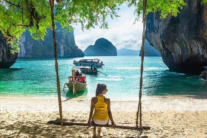 14-Day Classic Highlights of Vietnam and Thailand: Hanoi to Phuket Adventure