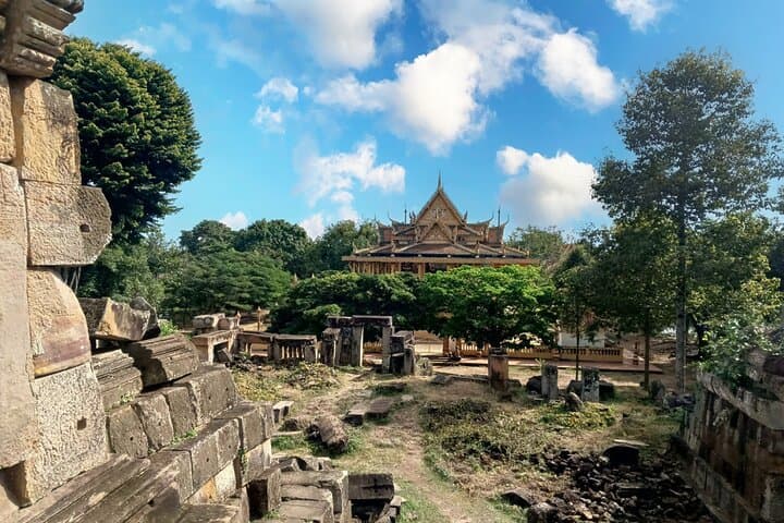 Battambang Grand Day Tour: Ek Phnom, Bamboo Train & Phnom Sampov