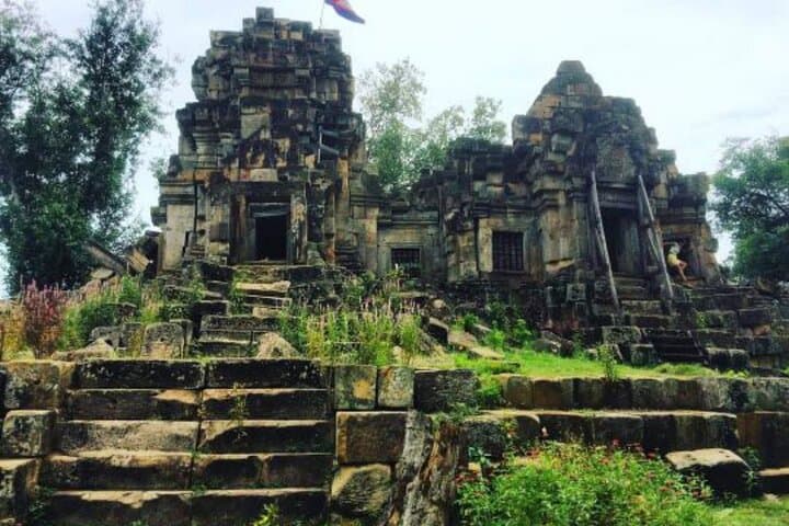 Battambang Grand Day Tour: Ek Phnom, Bamboo Train & Phnom Sampov photo 2