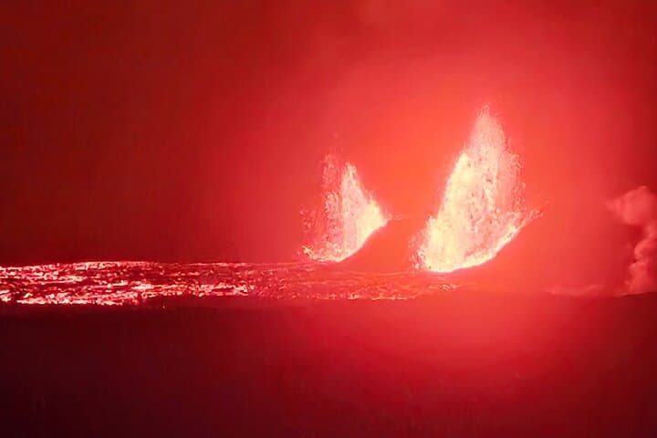 Private Hawaii Volcanoes Waterfalls Beaches Hilo Highlights Tour photo 3