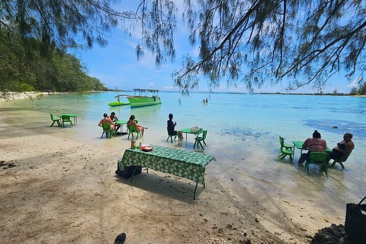 Moorea Lagoon Canoe Tour: Half-Day Guided Canoe, Snorkel & Motu Lunch photo 2