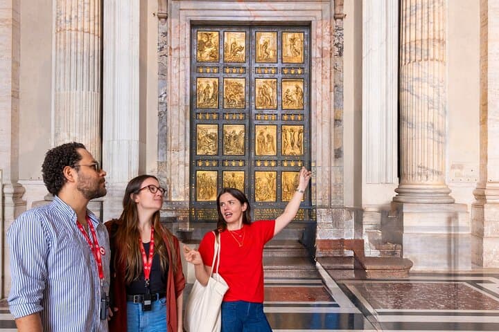 St. Peter's Basilica Express Guided Tour — Vatican Grottoes & Dome Views photo 5