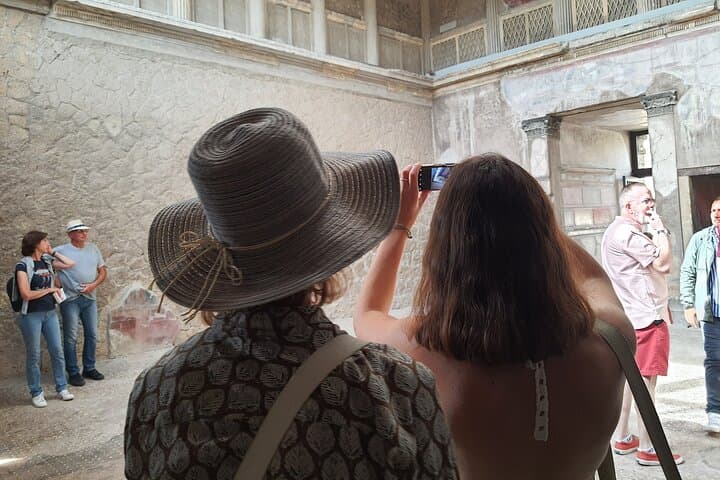 Private Guided Tour of Herculaneum with a PhD Archaeologist photo 4