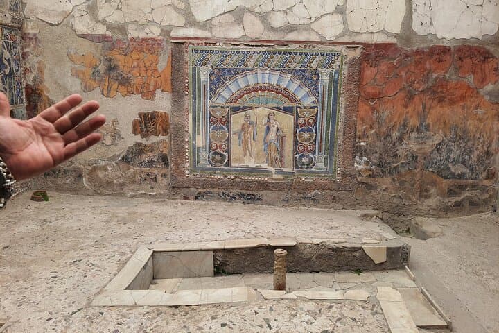 Private Guided Tour of Herculaneum with a PhD Archaeologist photo 5