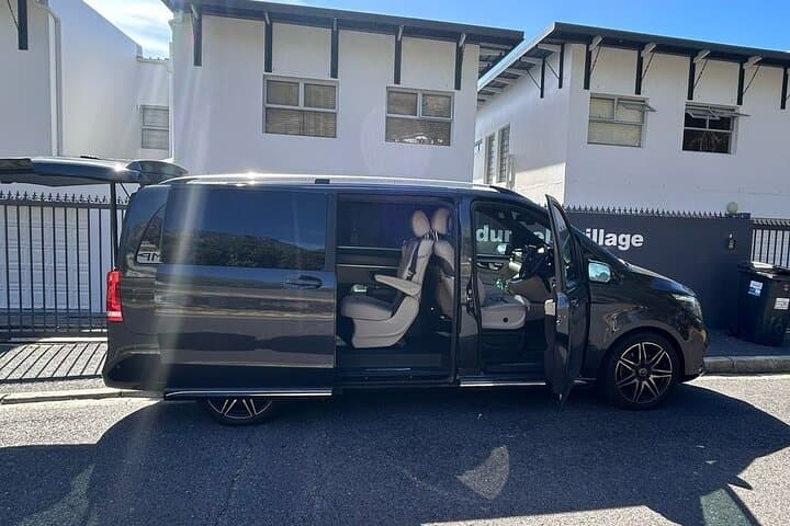 Cape Town Chauffeur Drive: Private Airport & City Transfers with Flexible Sightseeing