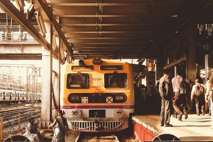 Half-Day Mumbai Walking Tour: CSMT to Bandra Fort with a Local Guide photo 2