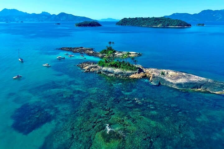 Private Boat Route to Paradise Islands in Angra dos Reis — Snorkel, Beaches & Local Flavors photo 2