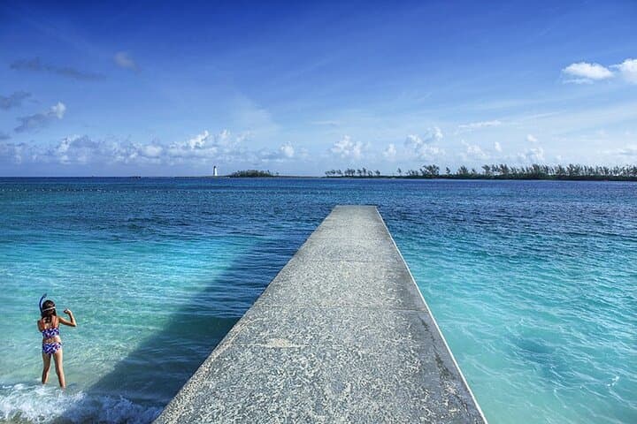 One-Hour Island Stroll Through Historic Nassau: Rum, Murals & Local Flavors
