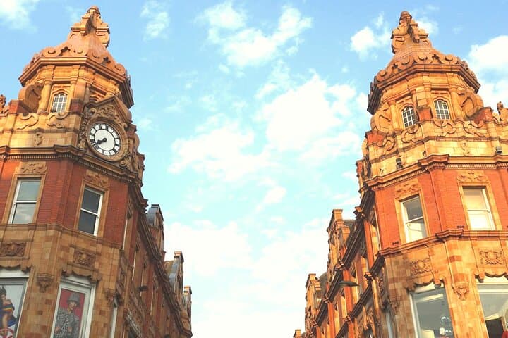 Leeds in 60 Minutes: Private Walking Tour with a Local Guide