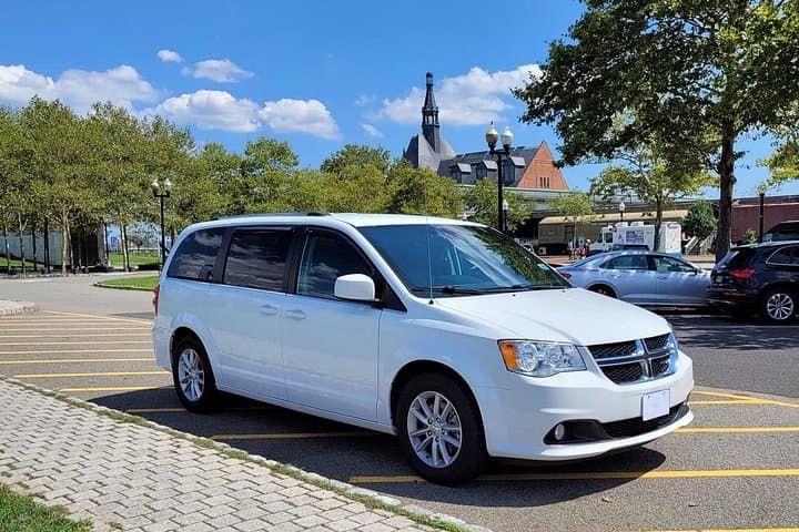 Times Square to Newark Liberty (EWR): Private Transfer from Midtown Manhattan