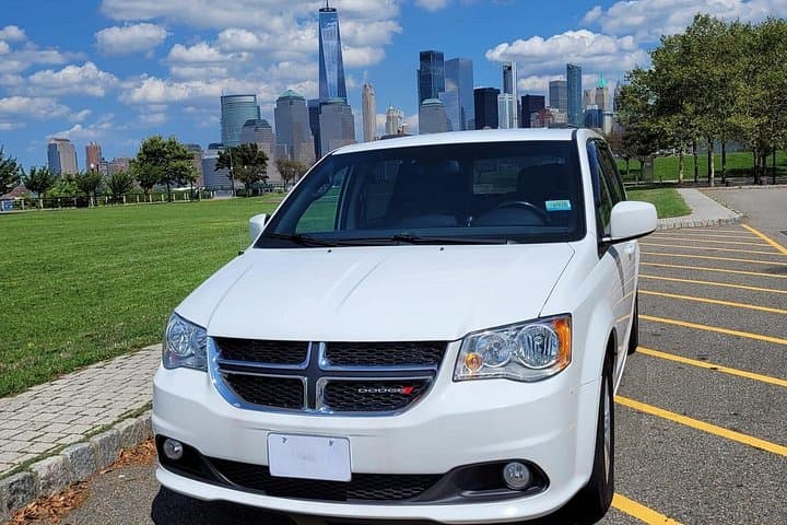 Times Square to Newark Liberty (EWR): Private Transfer from Midtown Manhattan photo 3