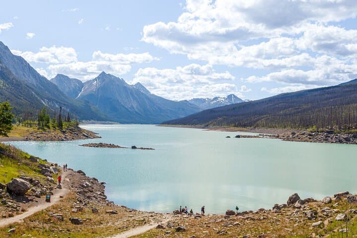Jasper's Maligne Valley: Medicine Lake, Maligne Lake & Spirit Island Tour photo 2