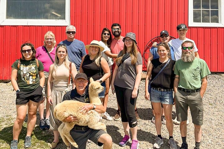 Pontiac Farm Tour: Full-Day Agritourism Experience from Ottawa & Gatineau