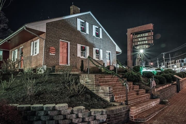 Gettysburg Haunted Pub Crawl: Civil War Ghosts, Pubs & Historic Night Tour photo 4