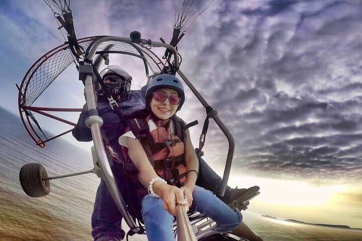 Paragliding Costa Verde Lima — Paratrike Flight over Miraflores & the Pacific
