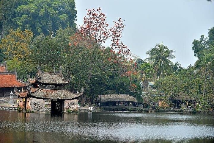 Private Hanoi Day Trip to Thay Pagoda & Duong Lam Ancient Village photo 2