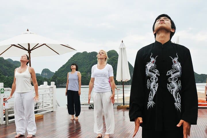2-Day Private Halong Bay Cruise: Kayak Trinh Nu & Me Cung Cave photo 3