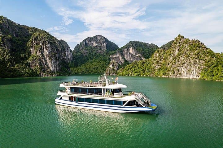 Ha Long Bay 5-Star Day Cruise: Kayak, Titov Island & Luon Cave photo 1