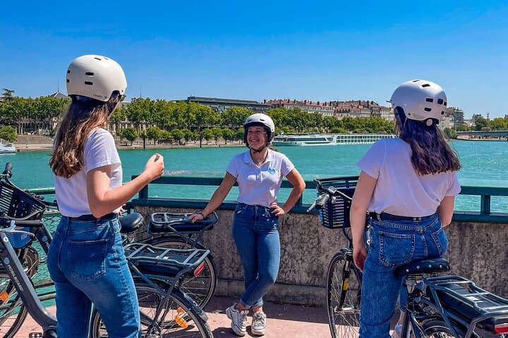 Lyon Bike Ride: Parc de la Tête d'Or & Riverbanks (2-Hour) photo 3