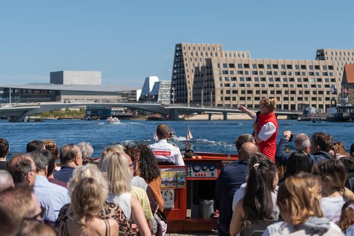 Copenhagen Canal Cruise: 1-Hour Live-Guided Sightseeing from Nyhavn