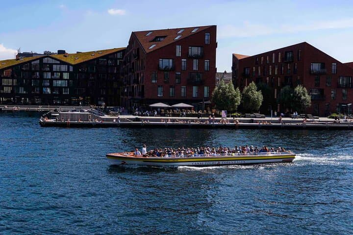 Copenhagen Canal Cruise: 1-Hour Live-Guided Sightseeing from Nyhavn photo 4