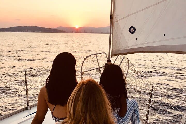 Barcelona Sunset Private Sailing with Live Saxophone and Open Bar photo 6