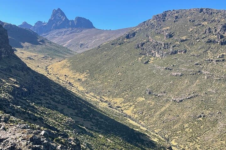 5-Day Mount Kenya Trek: Sirimon to Point Lenana (Private Guided)