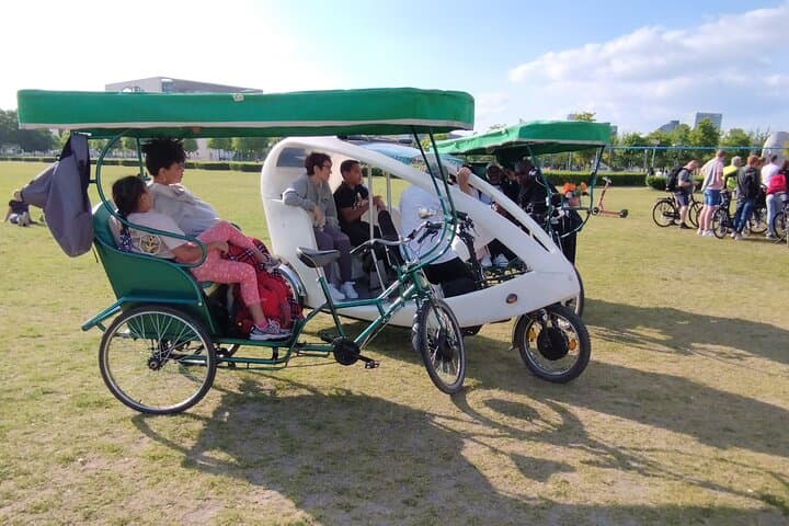 Electric Rickshaw Tour of Berlin: Government Quarter, Tiergarten & Spree River (3 hr)