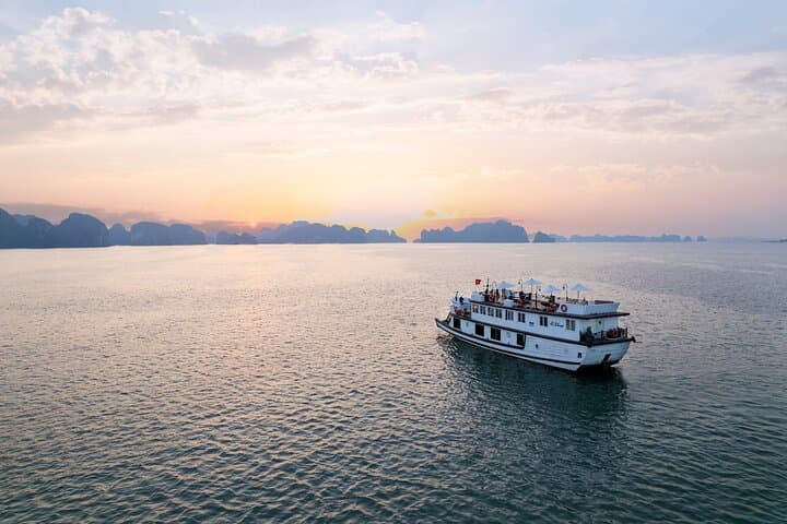Private 3-Day Halong Bay Explorer — Kayak, Caves & Ba Ham Lakes photo 5