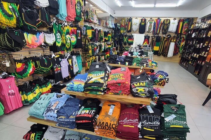 Montego Bay Highlights: Private City Tour, Markets & Doctor's Cave Beach