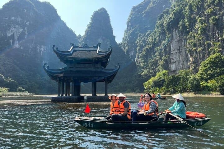 Ninh Binh Day Trip from Hanoi: Mua Peak, Trang An Boat & Hoa Lu