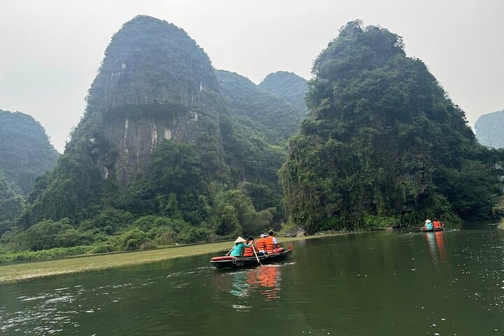 Ninh Binh Day Trip from Hanoi: Mua Peak, Trang An Boat & Hoa Lu photo 4