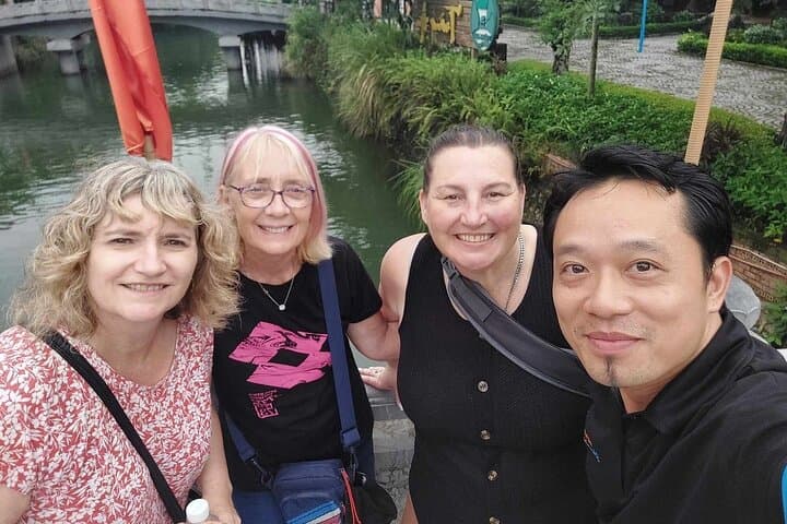 Ninh Binh Day Trip from Hanoi: Mua Peak, Trang An Boat & Hoa Lu photo 5