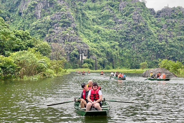 Mua Cave, Tam Coc & Hoa Lu — Full-Day Ninh Binh Limousine Trip from Hanoi