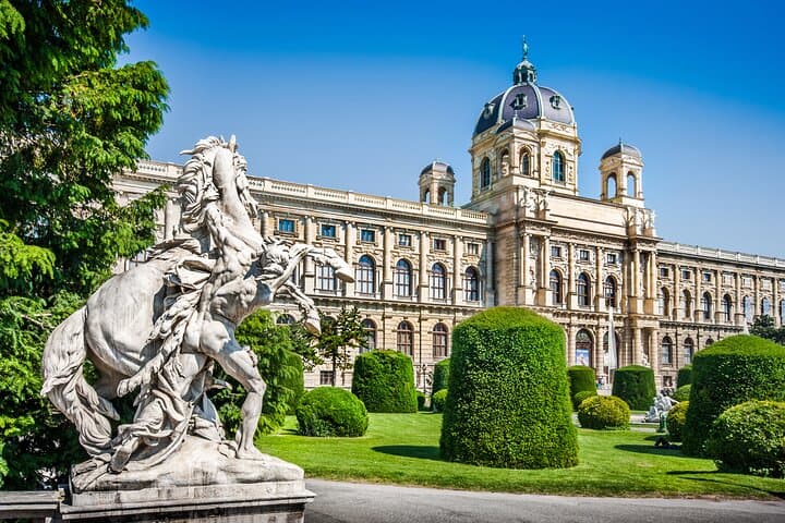 Kid-Friendly Vienna Highlights & St. Stephen's Cathedral Tour photo 2