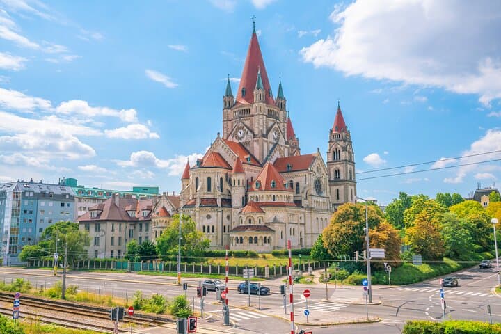 Kid-Friendly Vienna Highlights & St. Stephen's Cathedral Tour