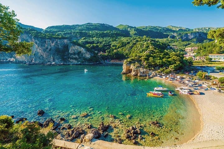 Corfu Day Tour: Achilleion Palace, Paleokastritsa & Kumquat Distillery