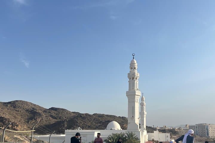 4-Hour Historical Tour of Madinah Landmarks — Quba, Qiblatain & Mount Uhud photo 6