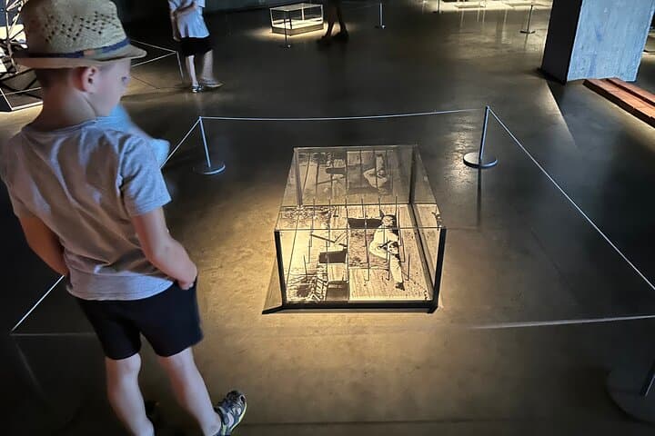 Kid-Friendly Tate Modern Guided Tour: Interactive Family Art Tour in London photo 3