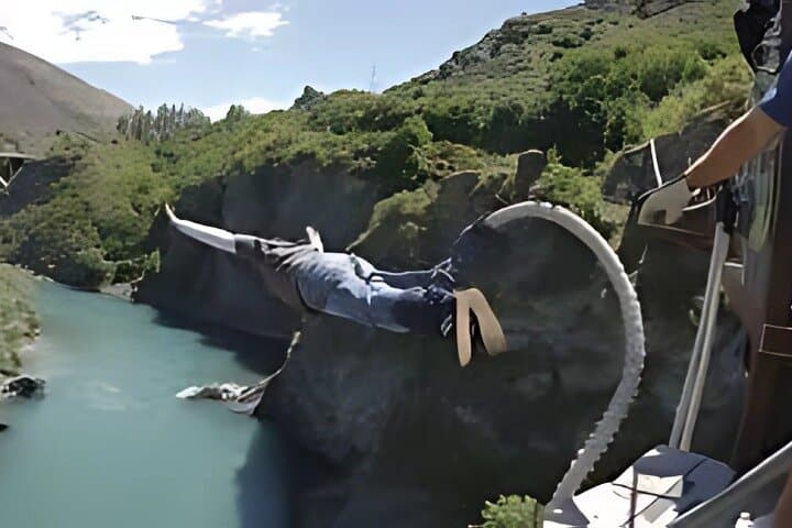 Day Trip to Hanmer Springs: Thermal Pools, Jet Boats & Waipara Wine Stops photo 2