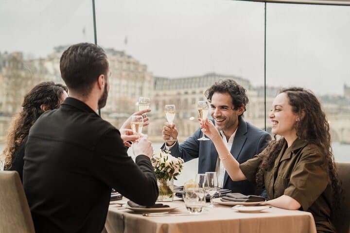 Seine Dinner Cruise with Live Music on Bateaux-Mouches photo 6