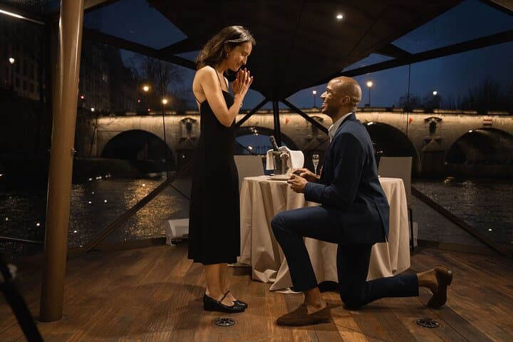 Romantic Seine Proposal Cruise on Bateaux Mouches with Dinner & Champagne